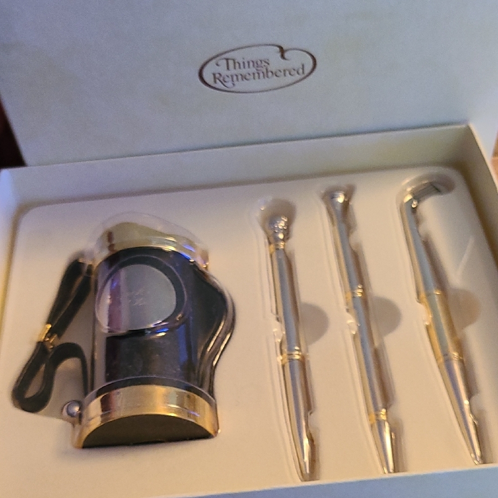 Things Remembered Gold and Black Pen Set